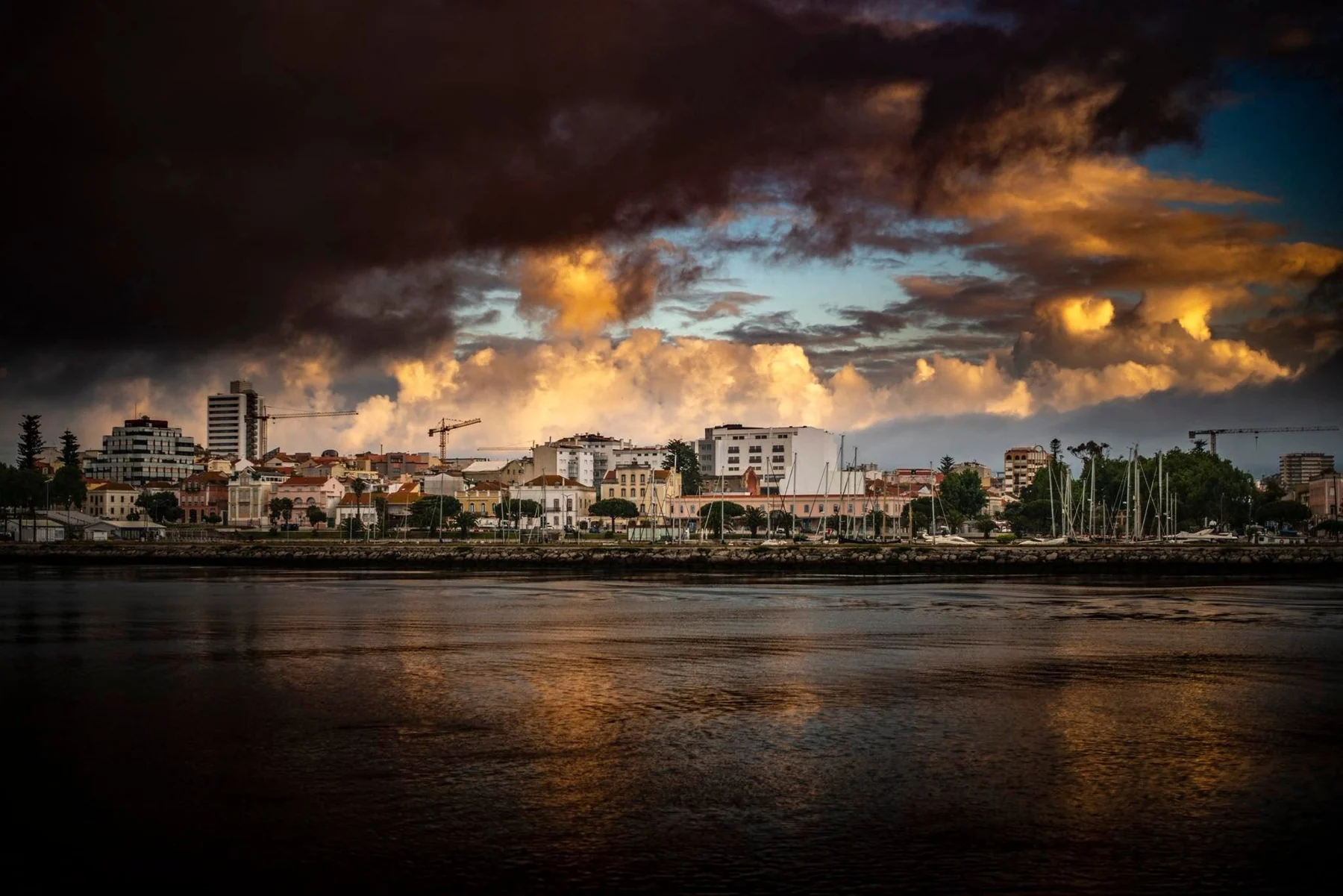 Figueira da Foz à noite