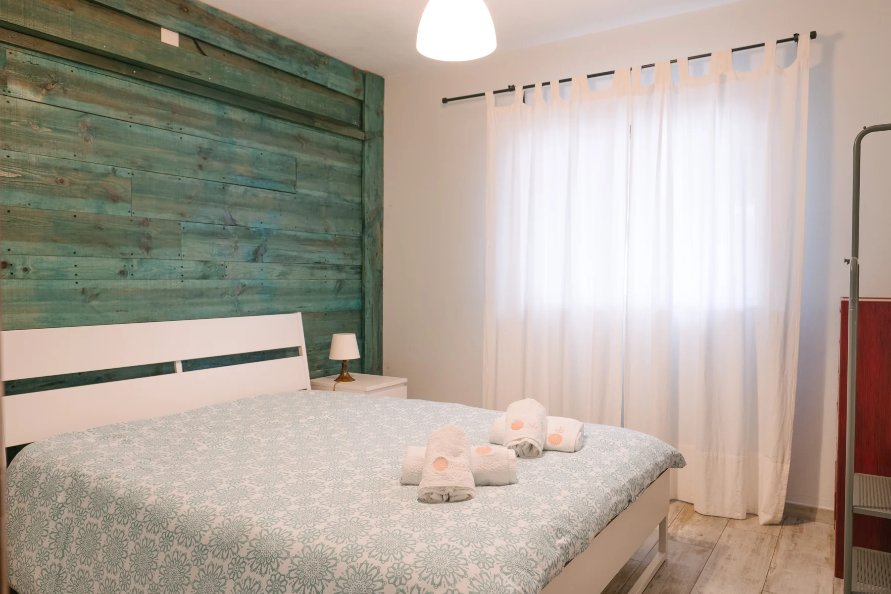 Quarto com cama de casal