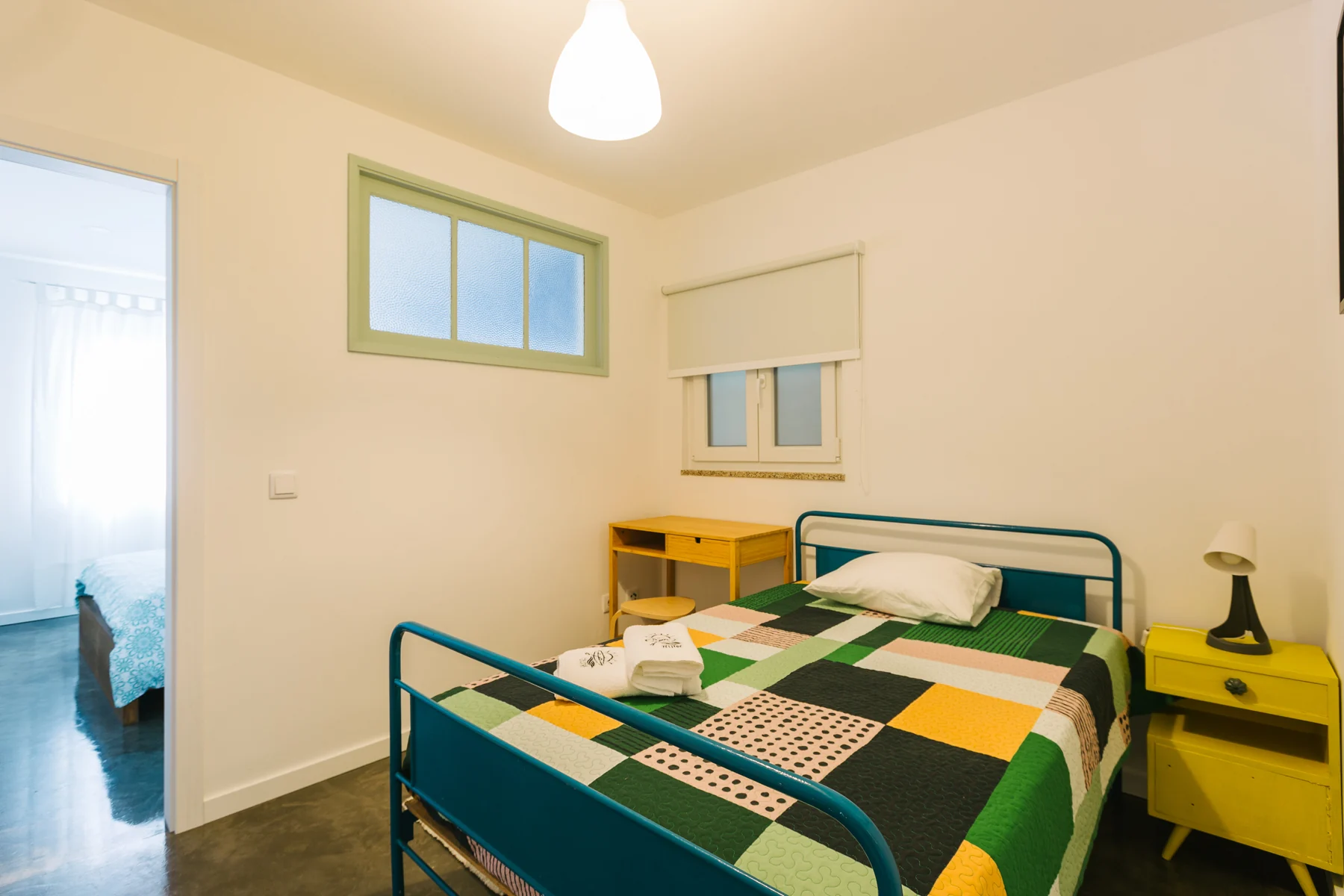Quarto com cama individual